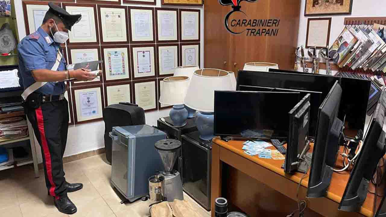 pantelleria REFURTIVA CARABINIERI