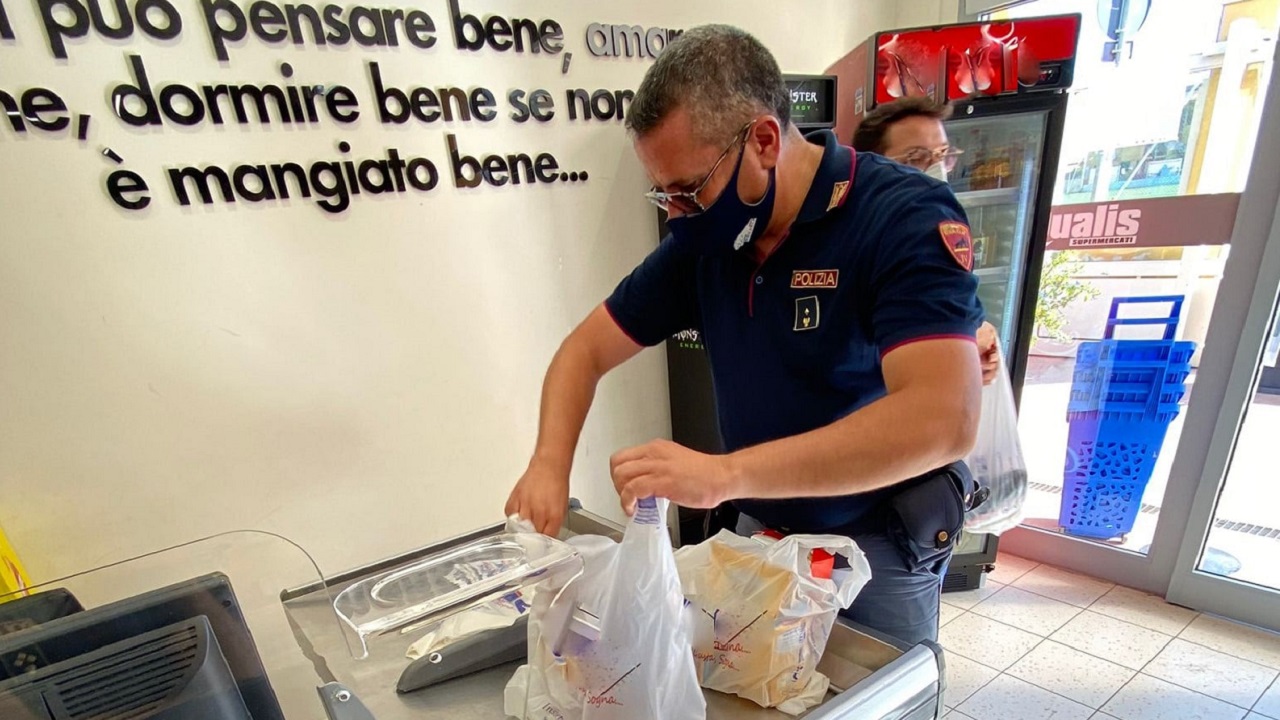 polizia aiuto indigente 2021