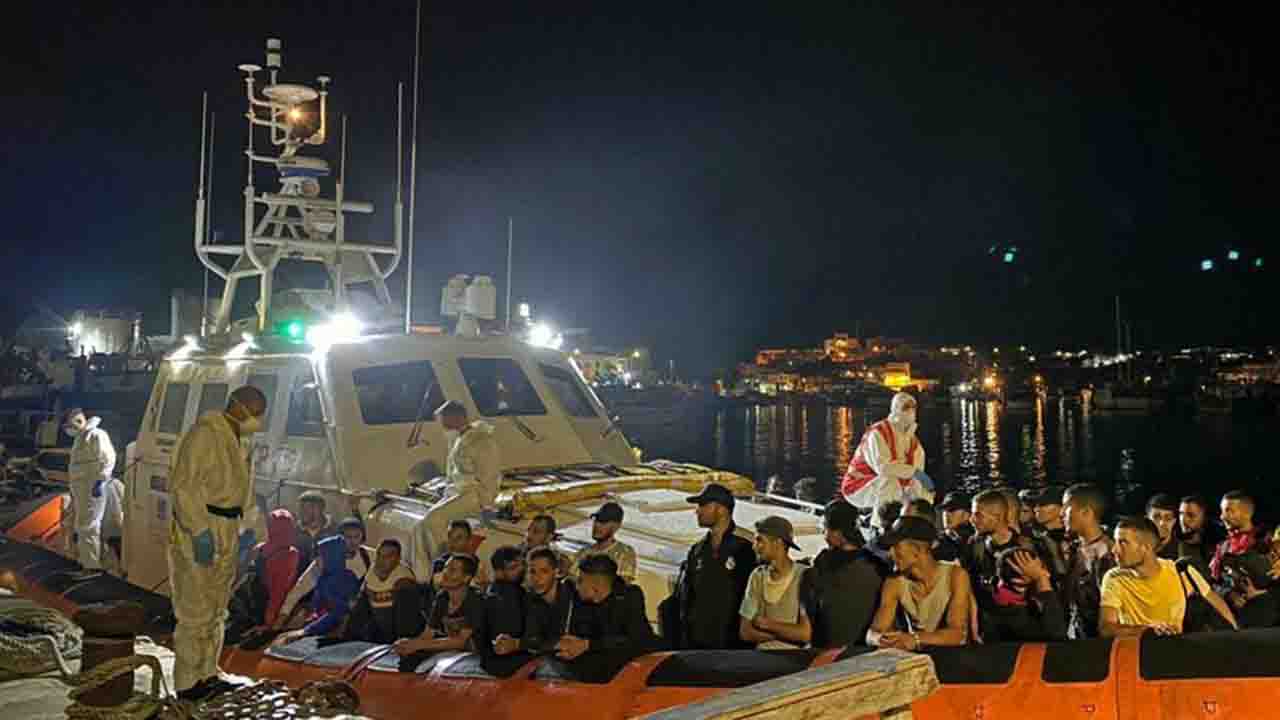 sbarco tunisini lampedusa-4