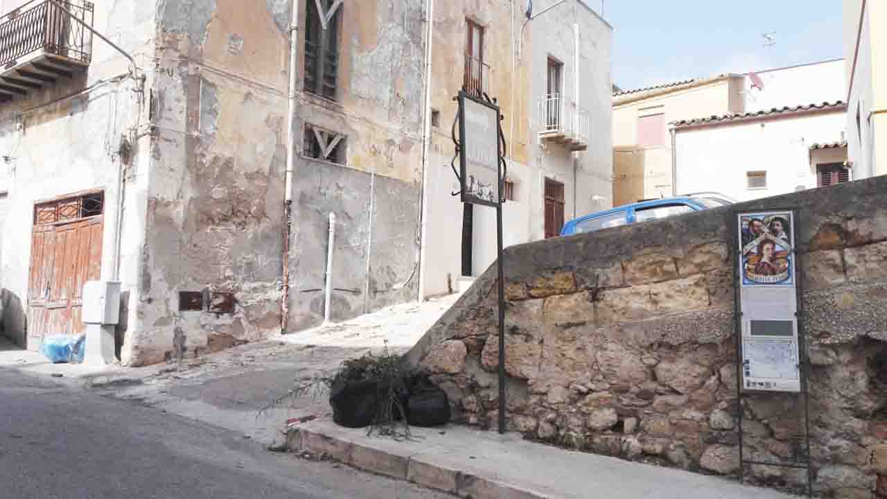 Castello Luna e monnezza