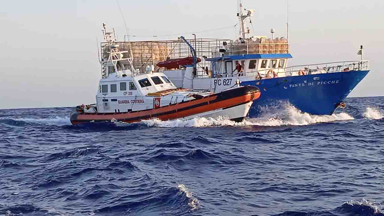 Lampedusa peschereccio salvato circomare