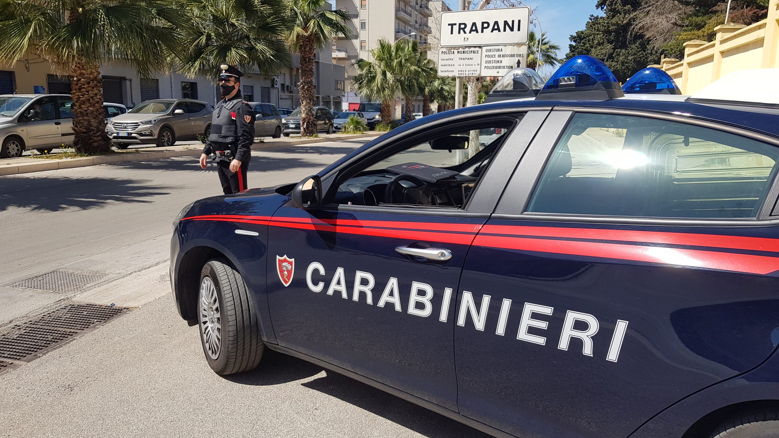 Trapani, fa sesso a pagamento e aggredisce due donne accusandole del furto del telefonino: 31enne denunciato