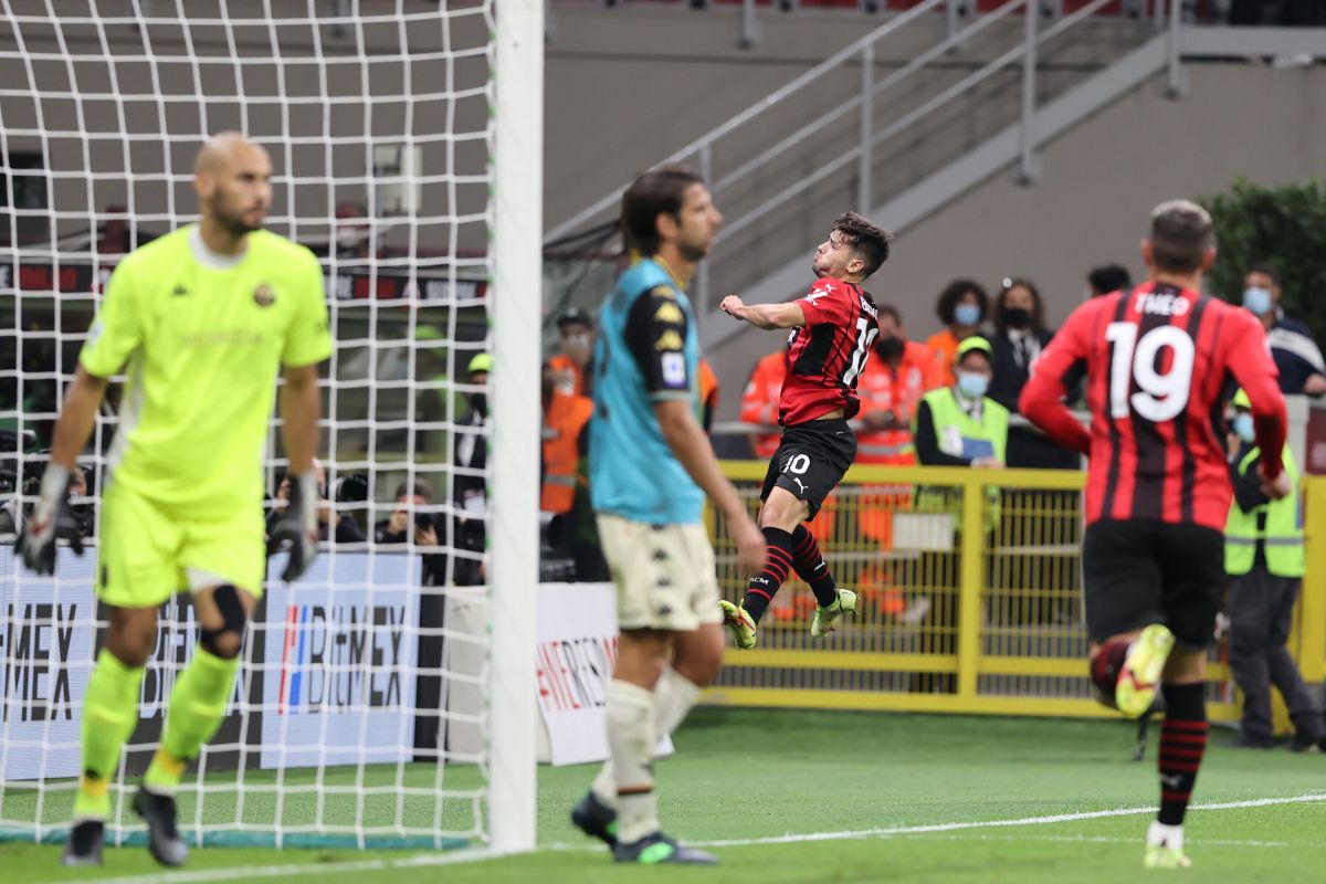 Milan-Venezia 2-0, rossoneri in vetta con l’Inter