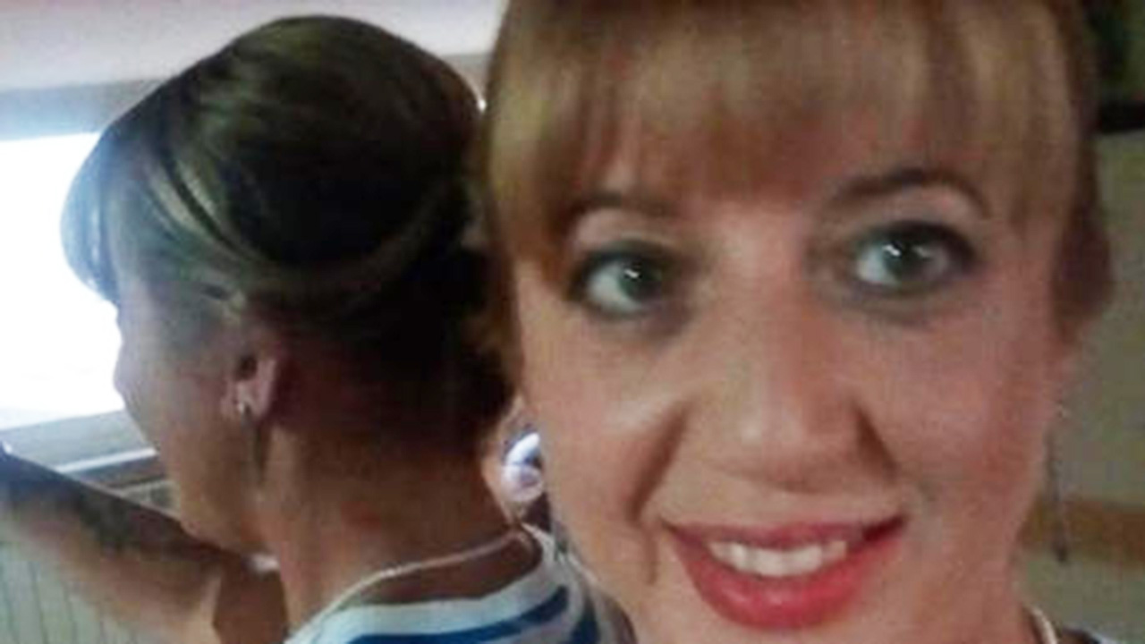 Uccide la moglie e tenta il suicidio accoltellandosi