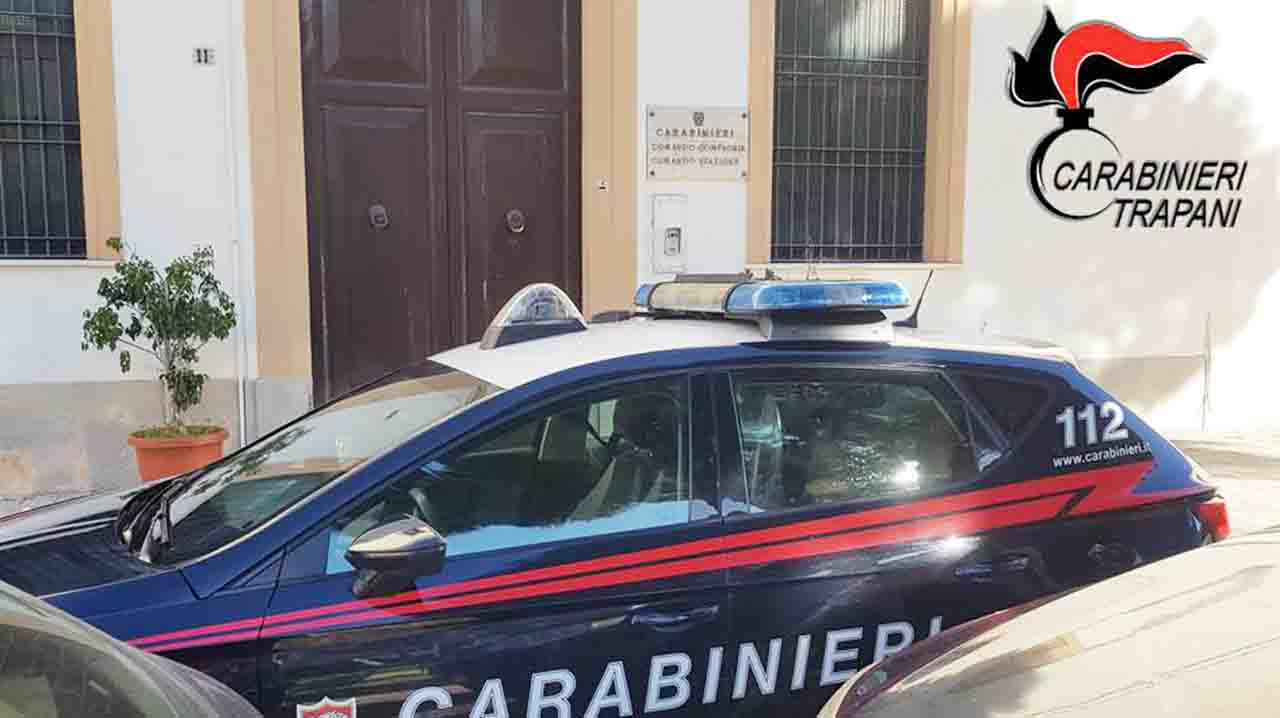 Alcamo, investe i carabinieri e scappa: denunciato