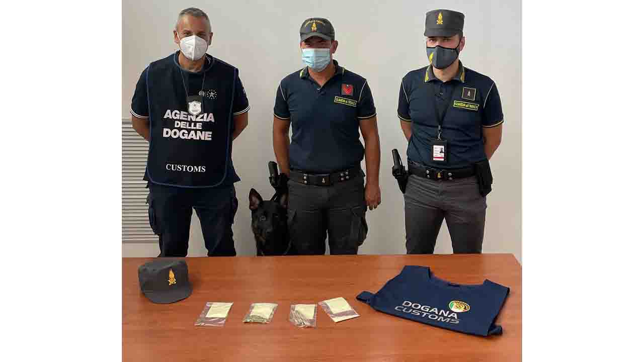 Droga aeroporto PAlermo Guardia Finanza