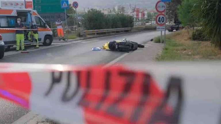 Incidente sul ponte di via Belgio, morto un motociclista