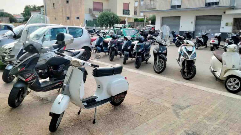 Liceo Fermi parcheggio selvaggio 2