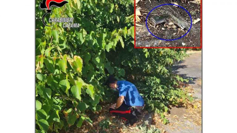 carabinieri ritrovamento pistola Catania