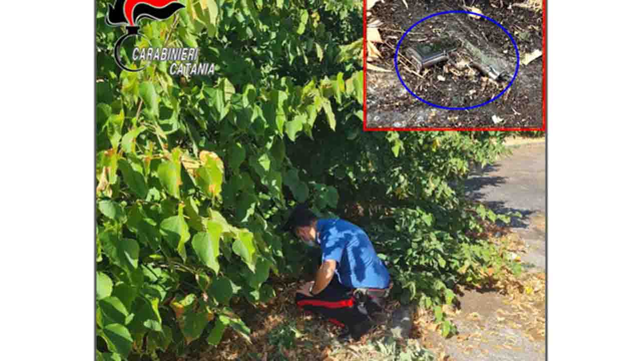 carabinieri ritrovamento pistola Catania