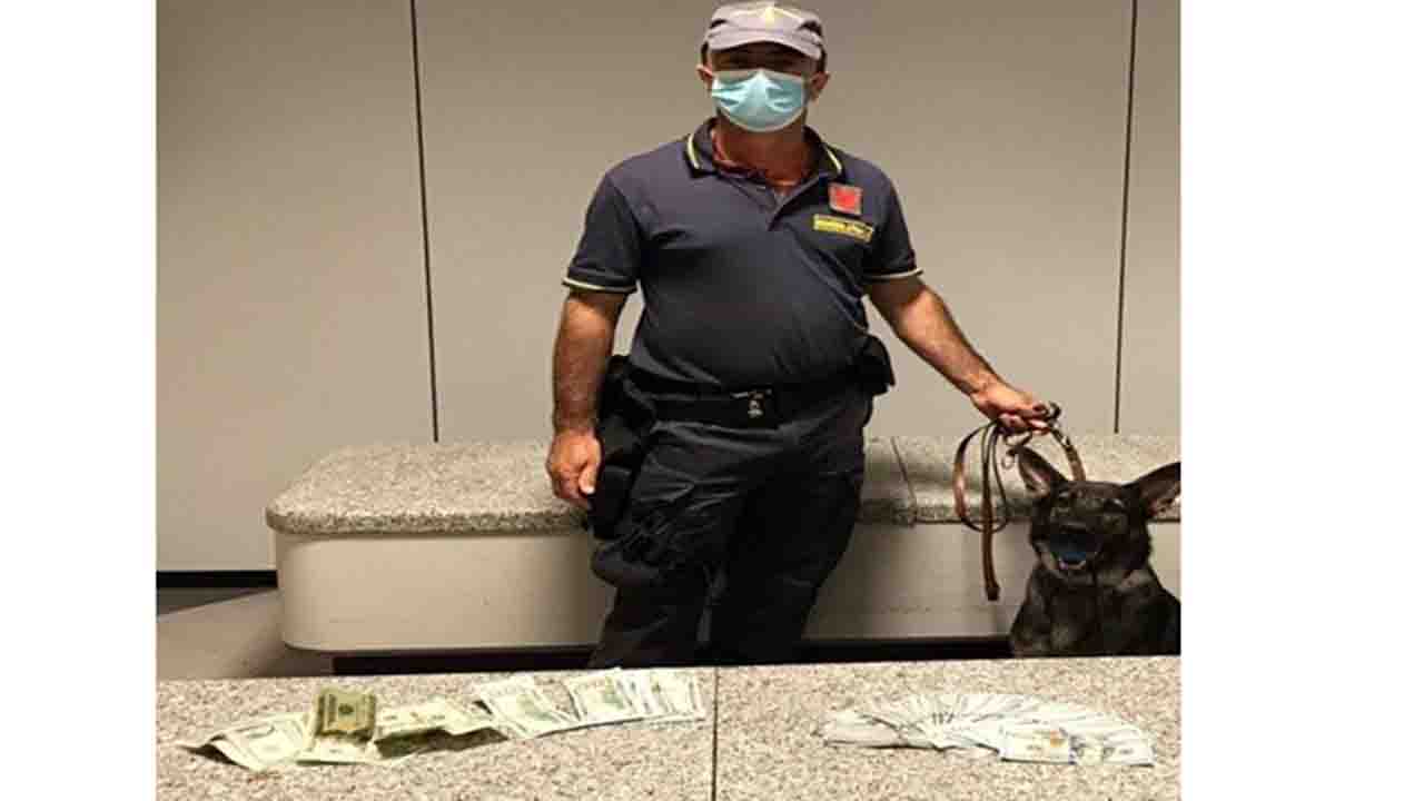 gUARDIA fINANZA AEROPORTO SEQUESTRO DENARO