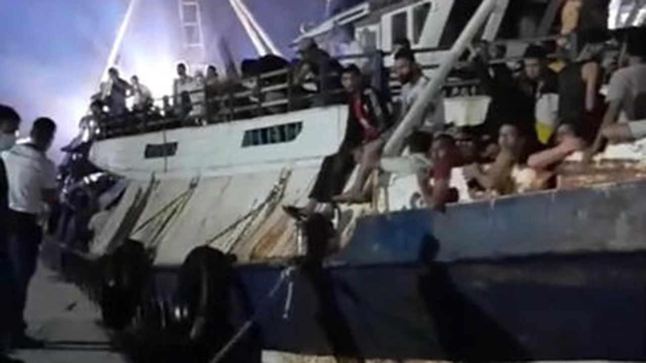 ++ Migranti: maxi sbarco a Lampedusa, sono oltre 500 ++