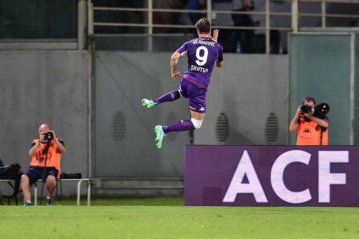 Fiorentina-Cagliari 3-0, gran gol di Vlahovic