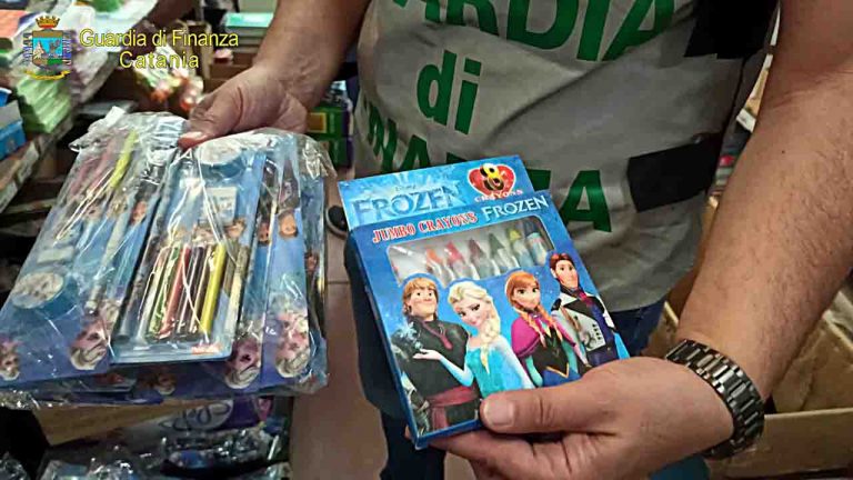 Articoli cinesi contraffatti guardia finanza
