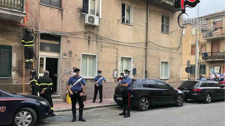 Carabinieri casa droga