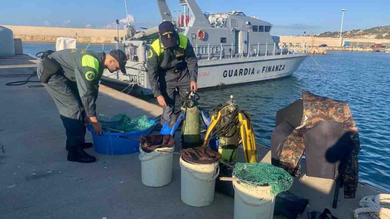 GUARDIA FINANZA OLOTURIE ILLECITAMENTE PESCATE 2021