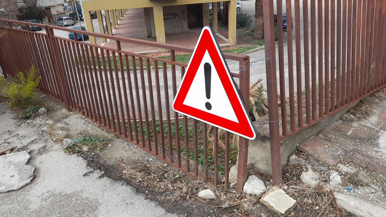 Ringhiera via Lioni 3