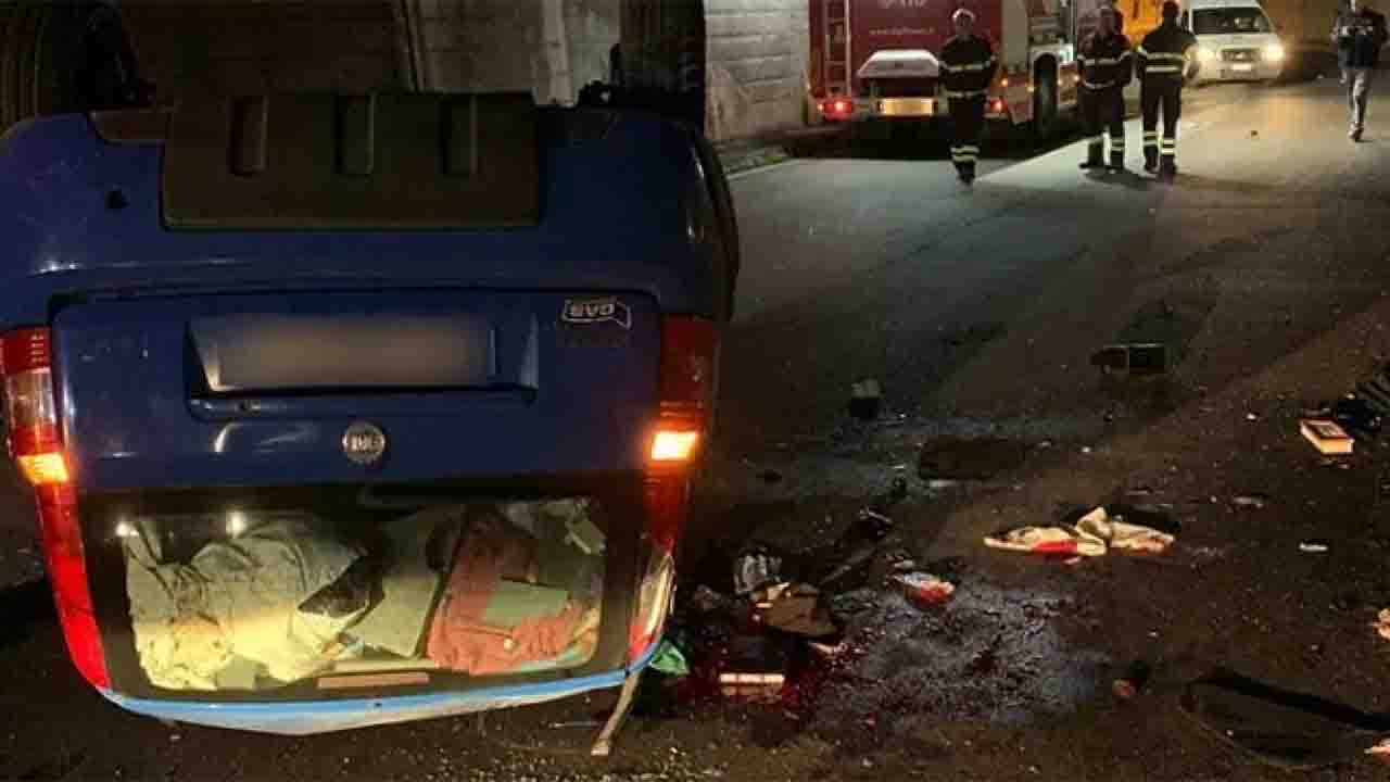 Tavormina auto si ribalta 2021