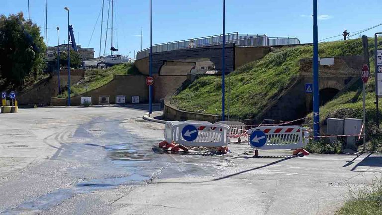Tombino e transenne via Bivaturedda Stazzone