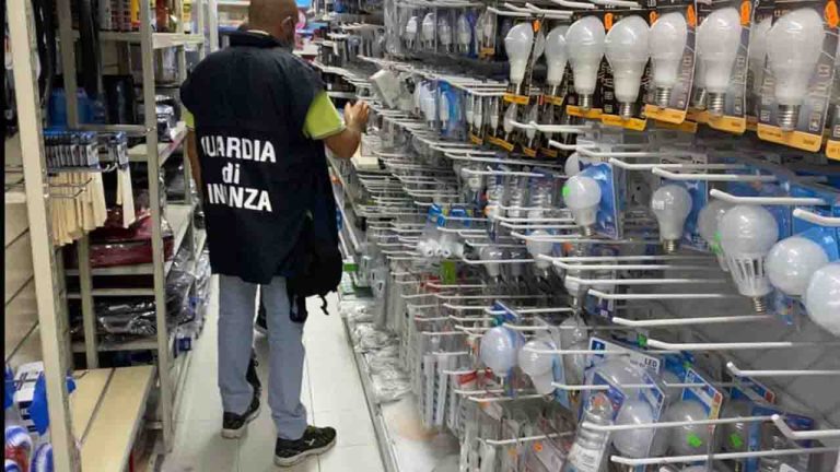prodotti contraffatti Guardia Finanza 2021