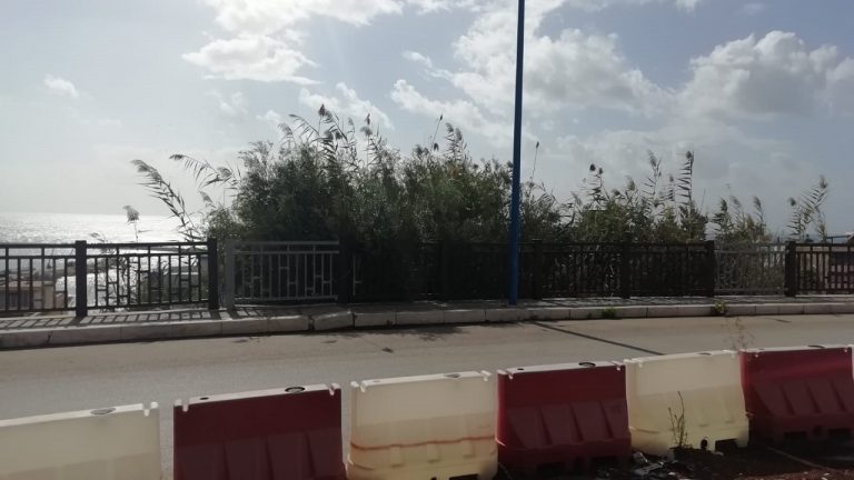 via allende marciapiedi pericolo