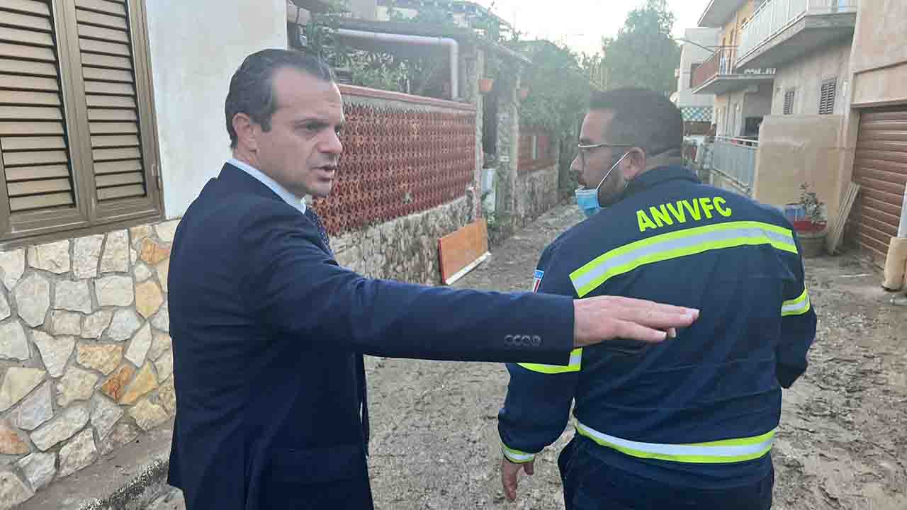 Cateno De Luca a Sciacca nubifragio