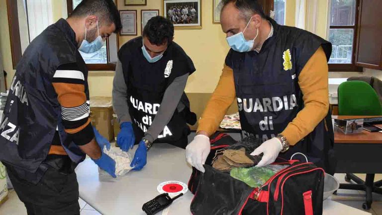 Guardia Finanza droga 1