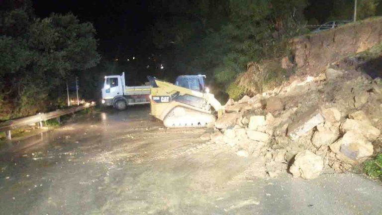 Via Ghezzi muretto caduto 27 nov 2021 Prot Civile