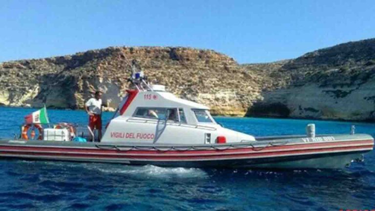 barca dei vigili del fuoco di lampedusa-2