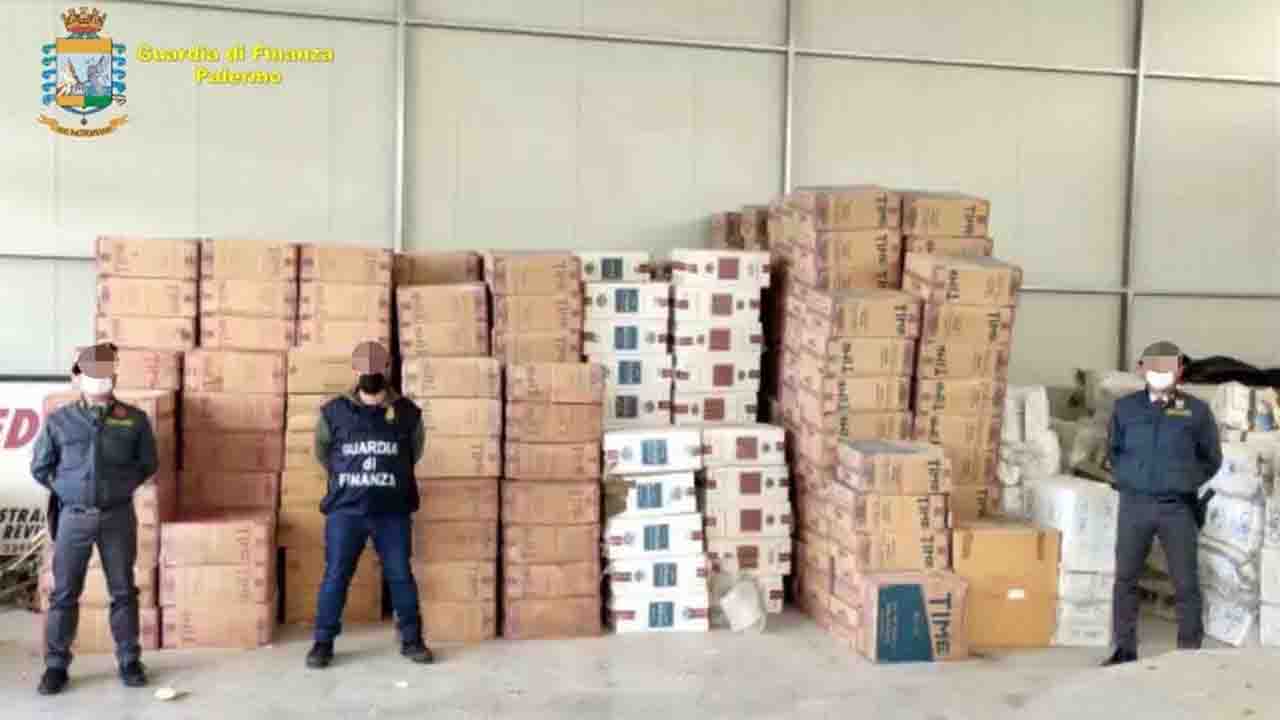Colpo al contrabbando di sigarette: sequestri per 23 ton. e oltre 800mila euro di beni. Gli sbarchi nel mazarese <font color=