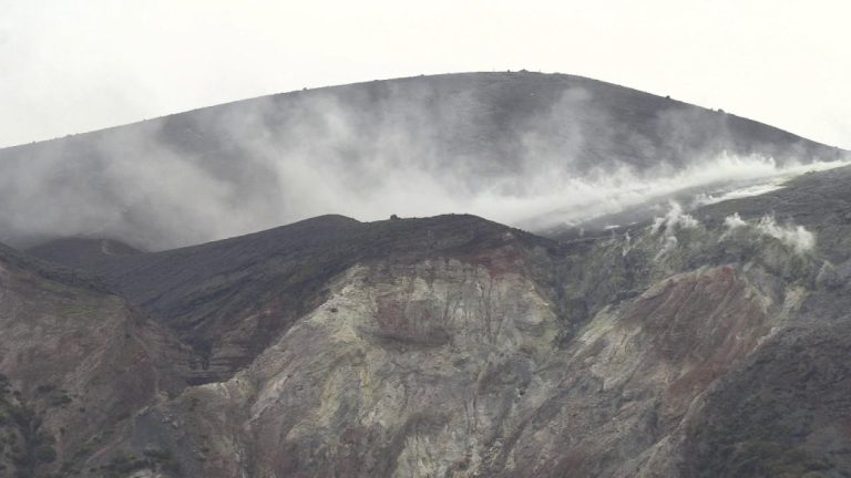 eolie vulcano fuga gas