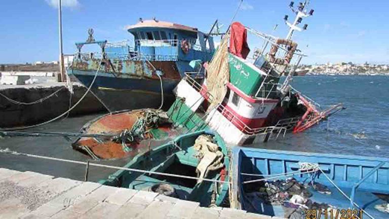 lampedusa barconi non smaltiti
