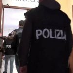 Poliziotto salva donna colta da emorragia alla gamba in seguito ad incidente