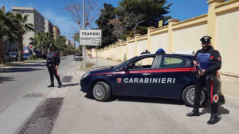 Carabinieri Trapani pattuglia posto blocco