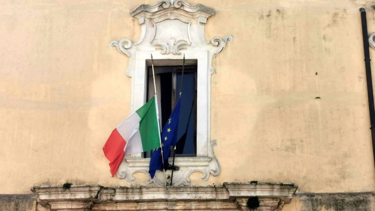 bandiera mezzasta