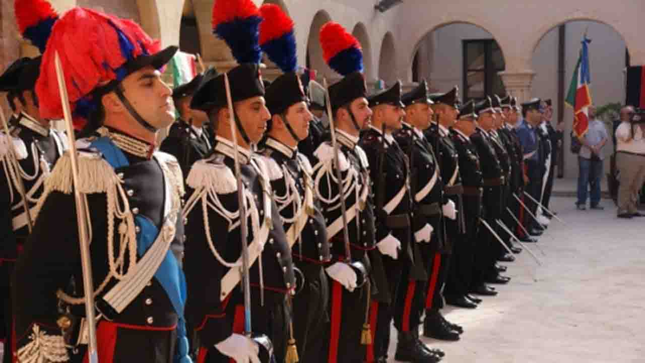 carabinieri in alta uniforme