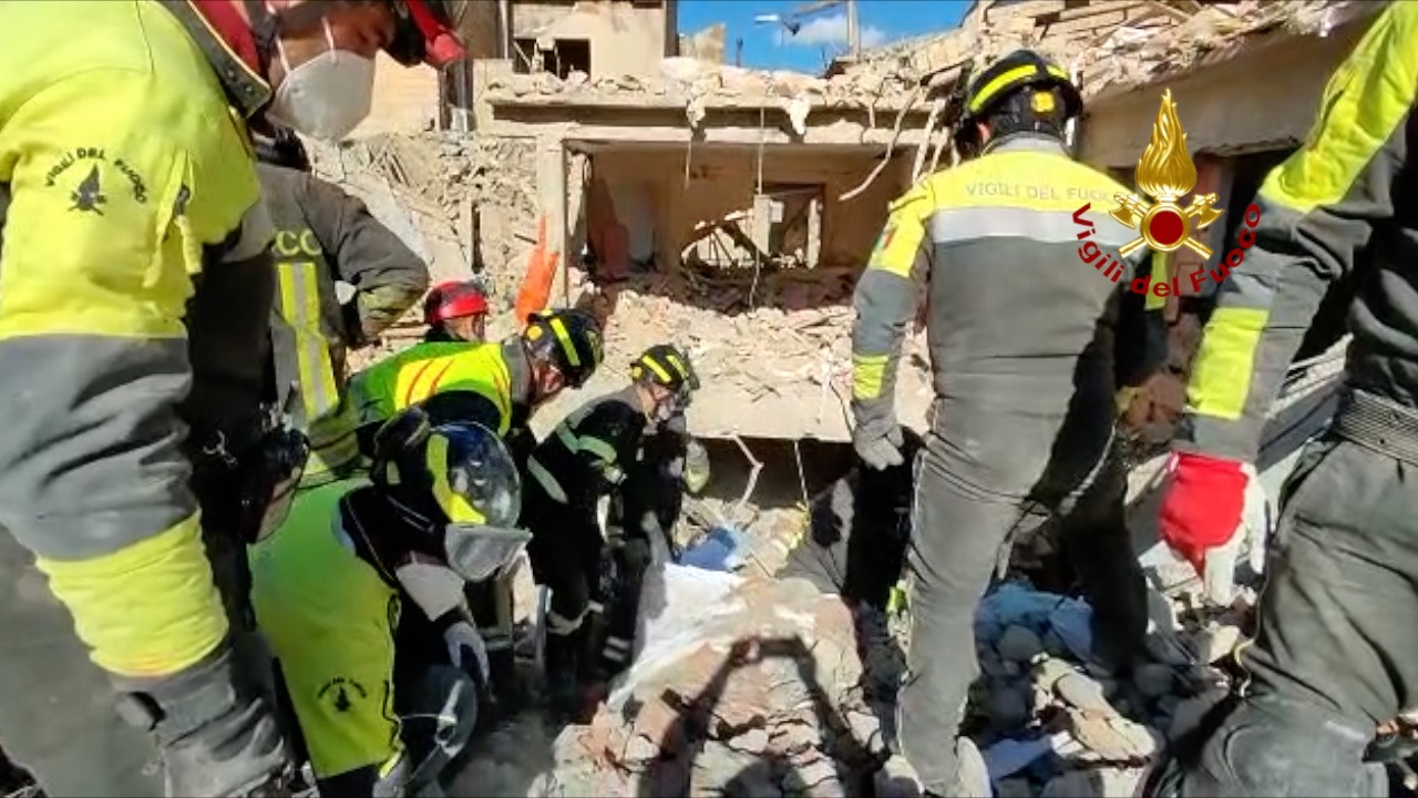 crollo-tragedia-di-Ravanusa-02