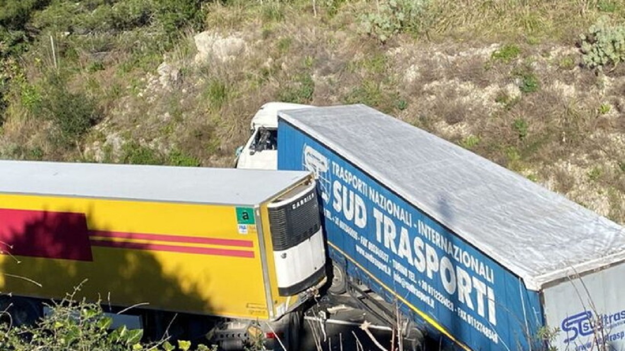 tir incidente ragusa 2021