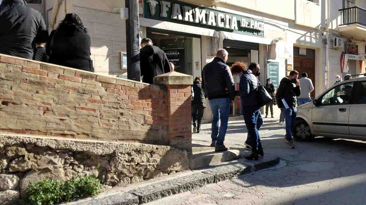 Farmacie file tamponi