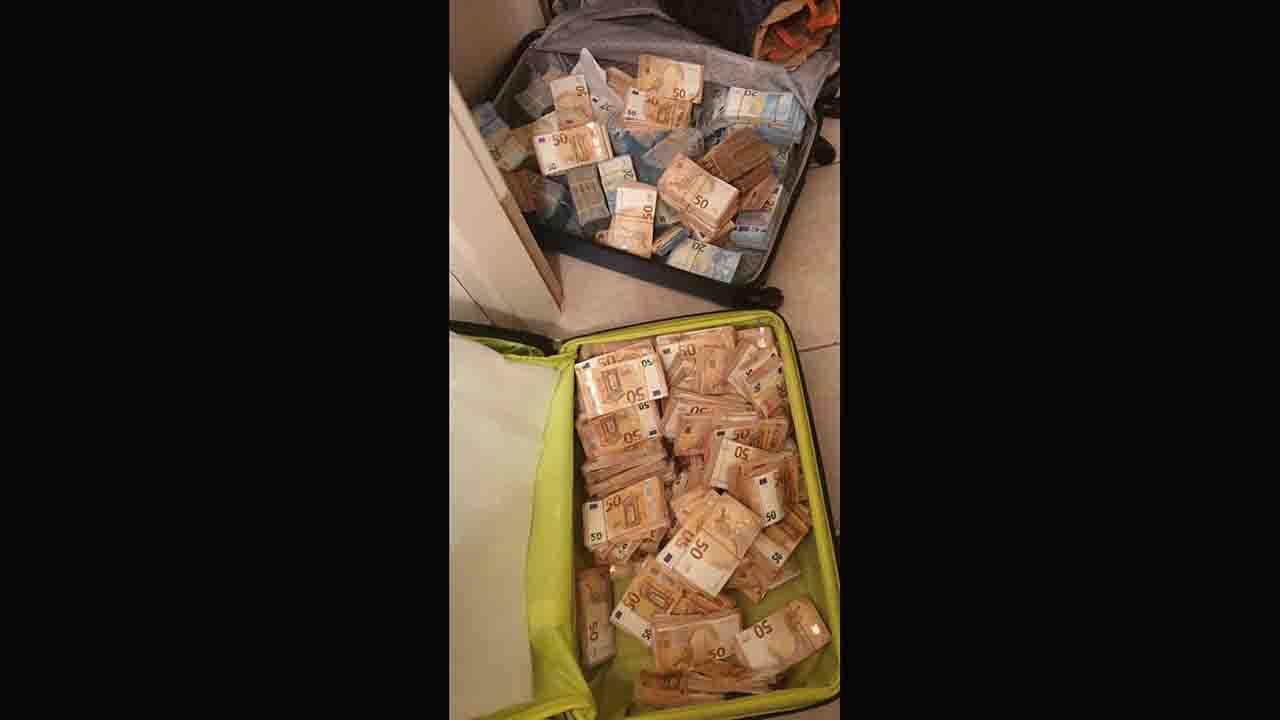 GUARDIA FINANZA SEQUESTRO SOLDI