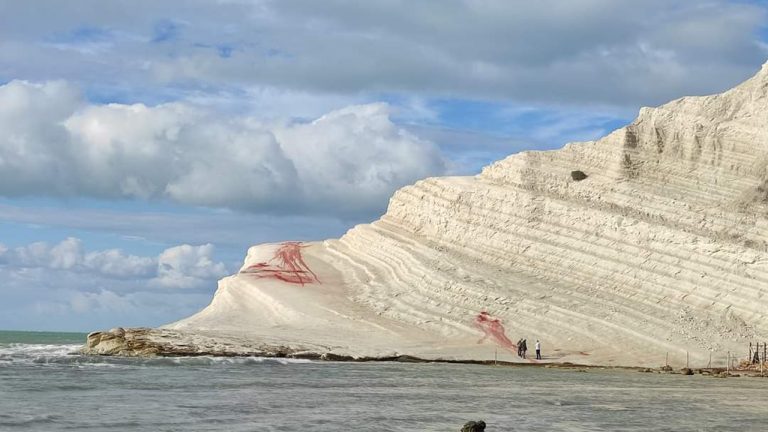 Scala dei turchi vandalizzata 8 gen 2022