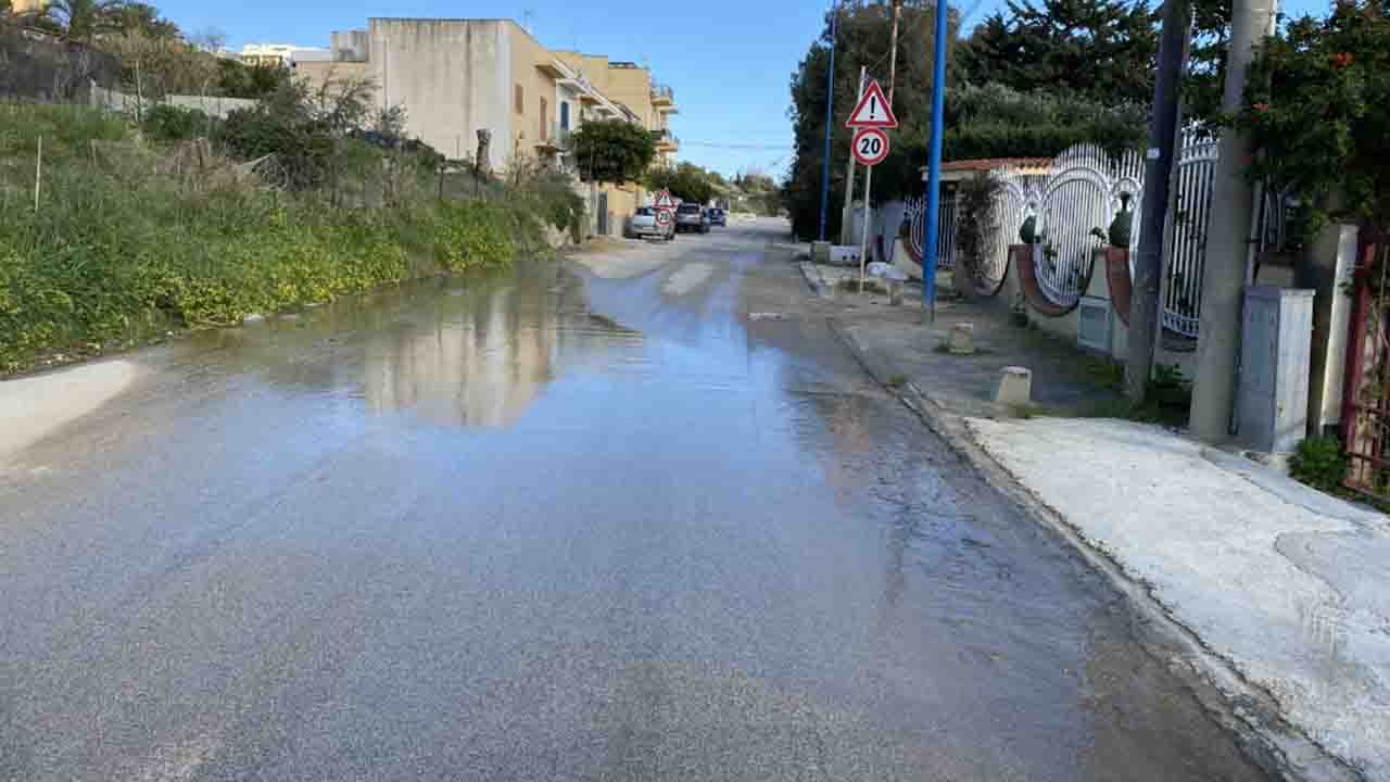 Via Lido cone Venezia, acqua H24. Mancano solo le gondole <font color=