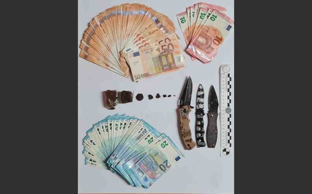 Sciacca, arrestata coppia di conviventi trovata con droga, soldi e coltelli