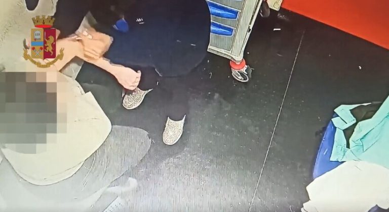 infermiera finto vaccino