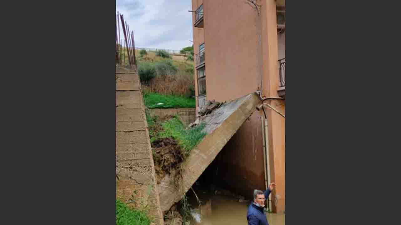 muro caduto via Lido nubifragio nov 2021