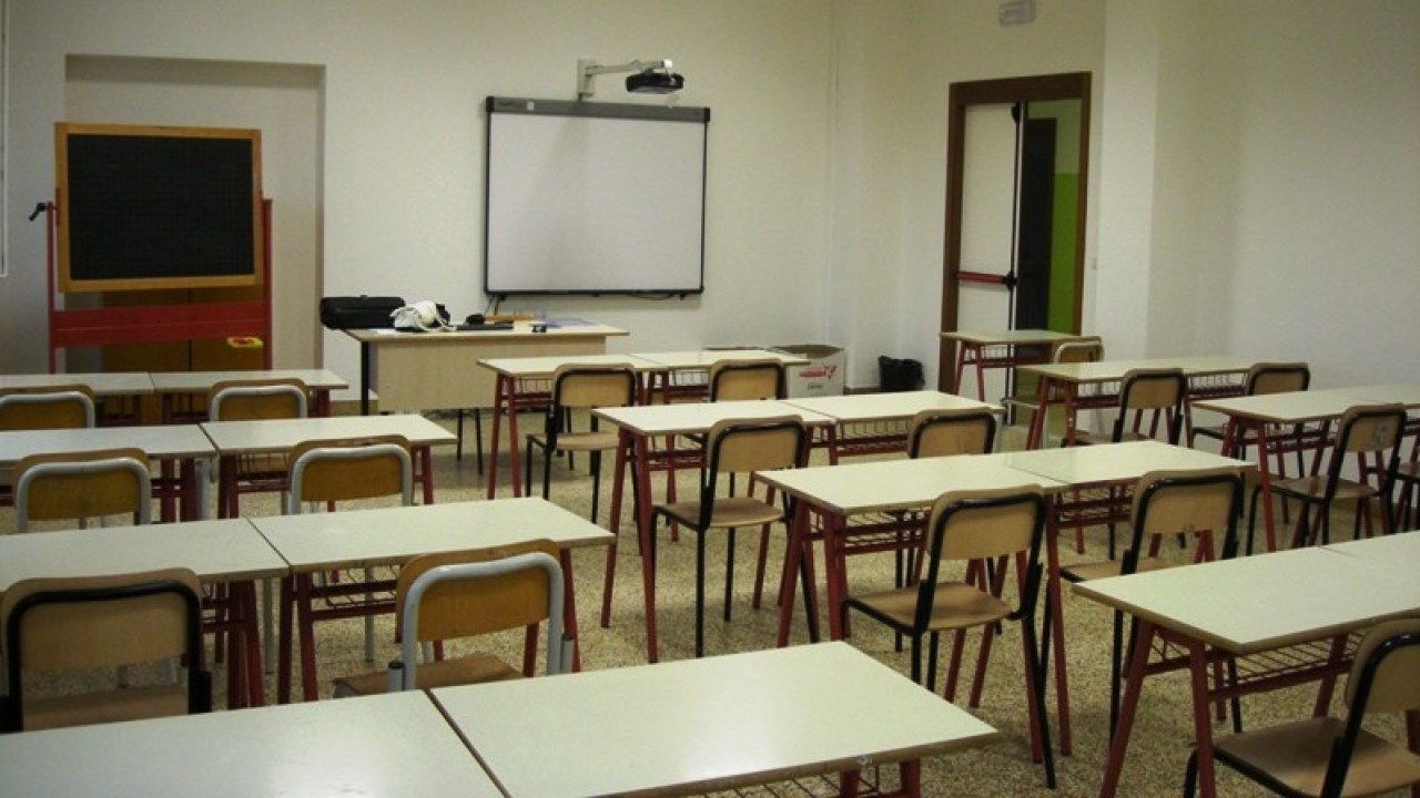 scuola aula vuota