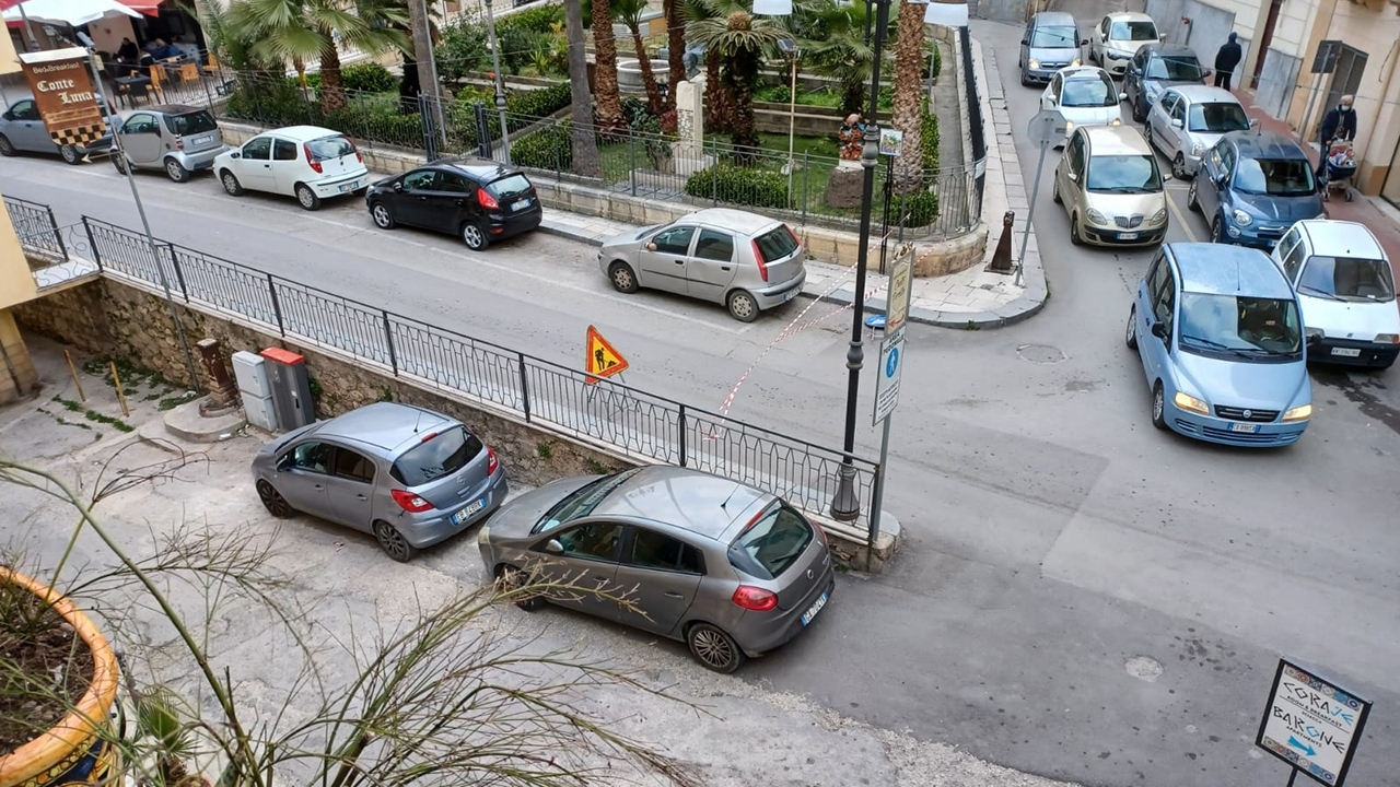 Via Licata angolo piazza Lazzerini