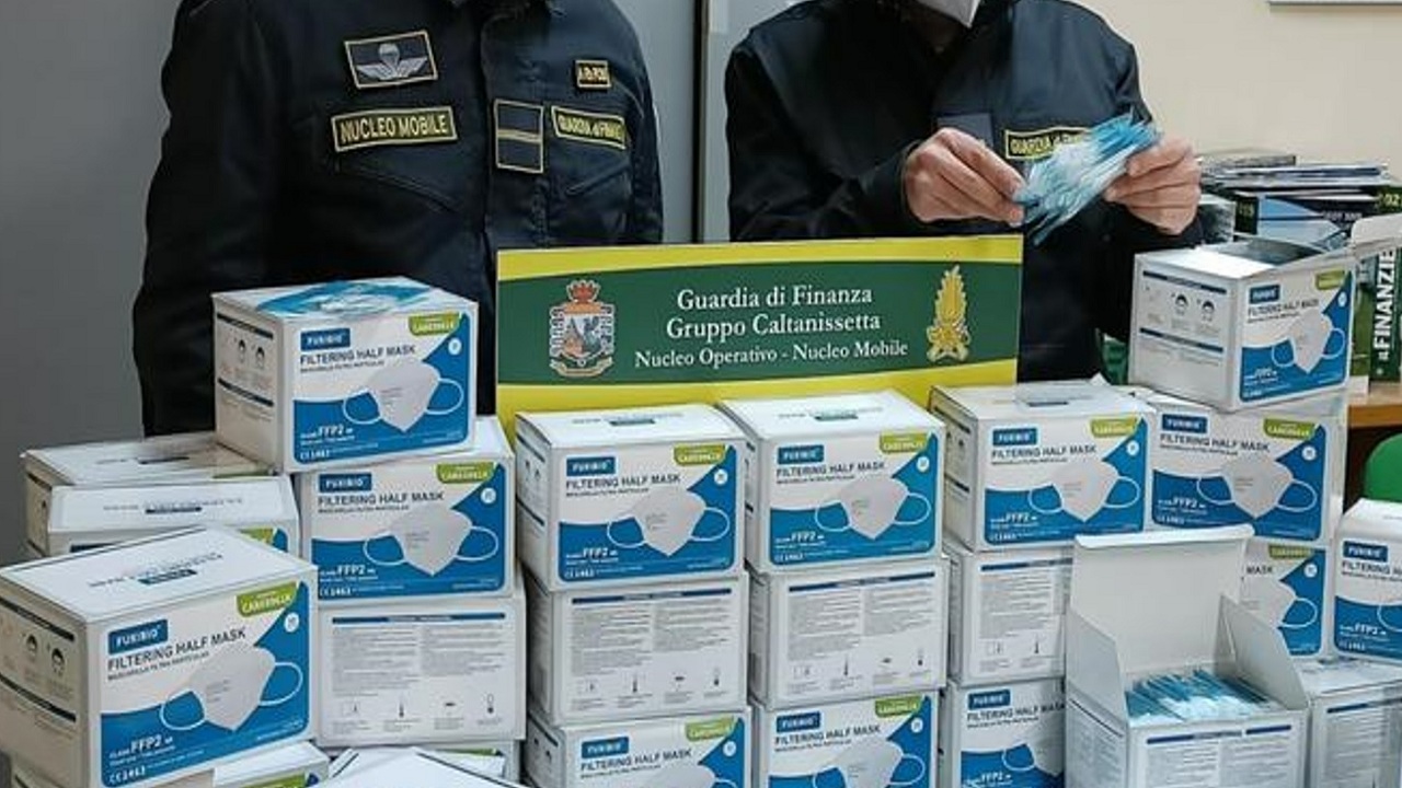 mascherine-sequestro-guardia-di-finanza-caltanissetta