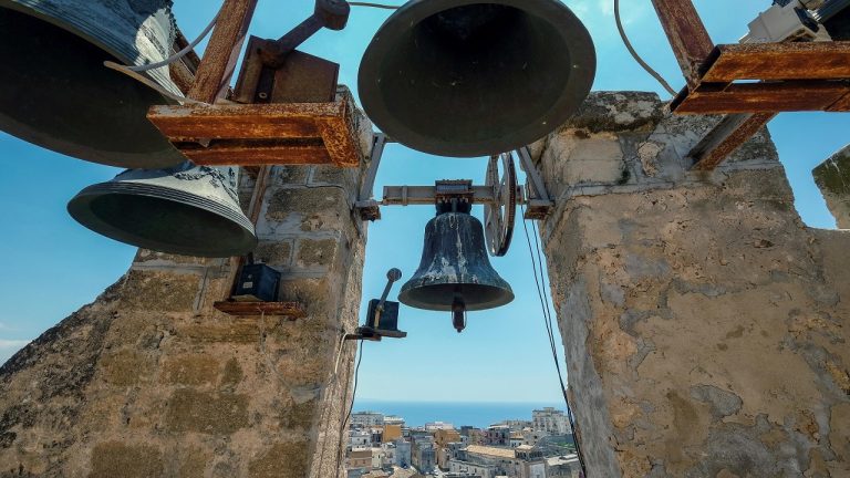 Torre Campanaria e chiesa di san Michele