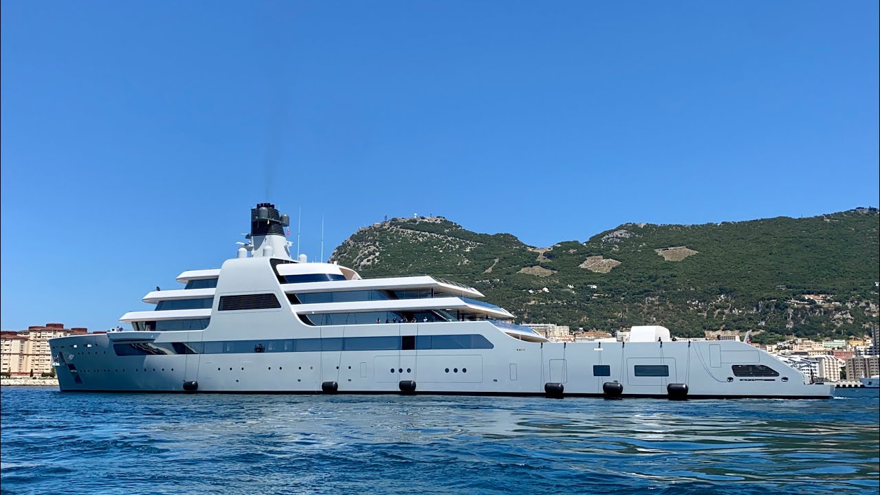 Il superyacht di Abramovich giunto in Montenegro: era stato avvistato anche in Sicilia